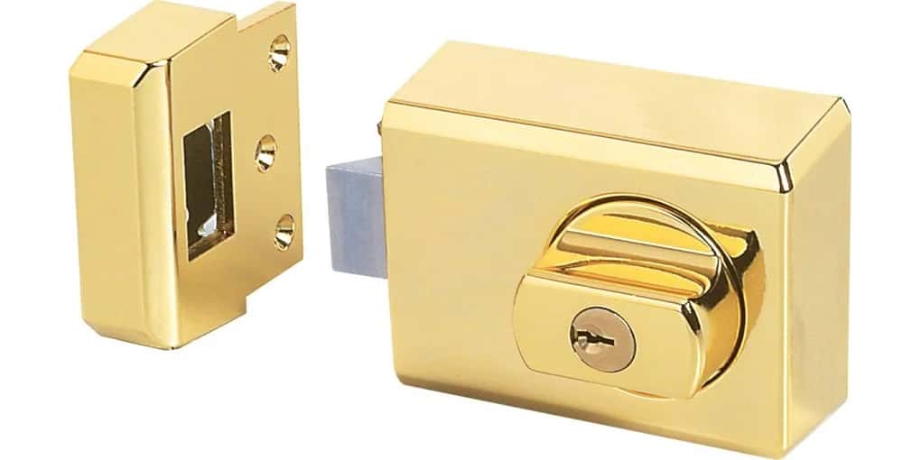Polished brass deadlatch hardware