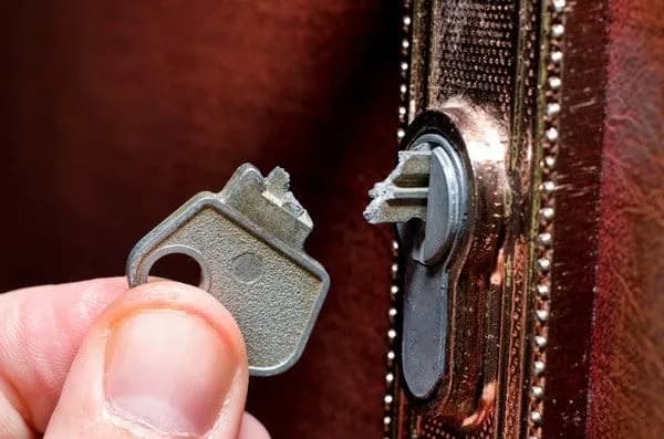Broken key removal from a door lock cylinder